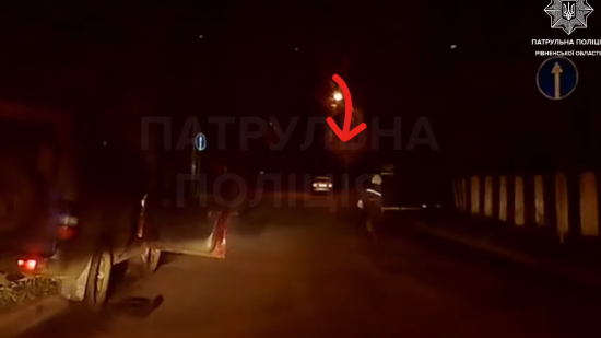 У Рівному дитина тікала від поліції на викраденому автомобілі (відео)