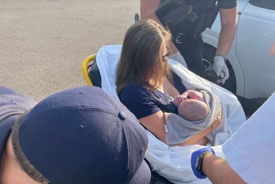 Дитина народилася на парковці пивоварні: як її назвали та реакція закладу (фото)