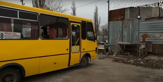 Полювання дронами: на Херсонщині окупанти вдарили по маршрутці 