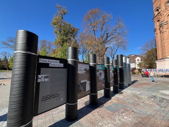 Героїчні 86 днів: Вінниця стала четвертим містом, яке прийняло виставку про оборону Маріуполя