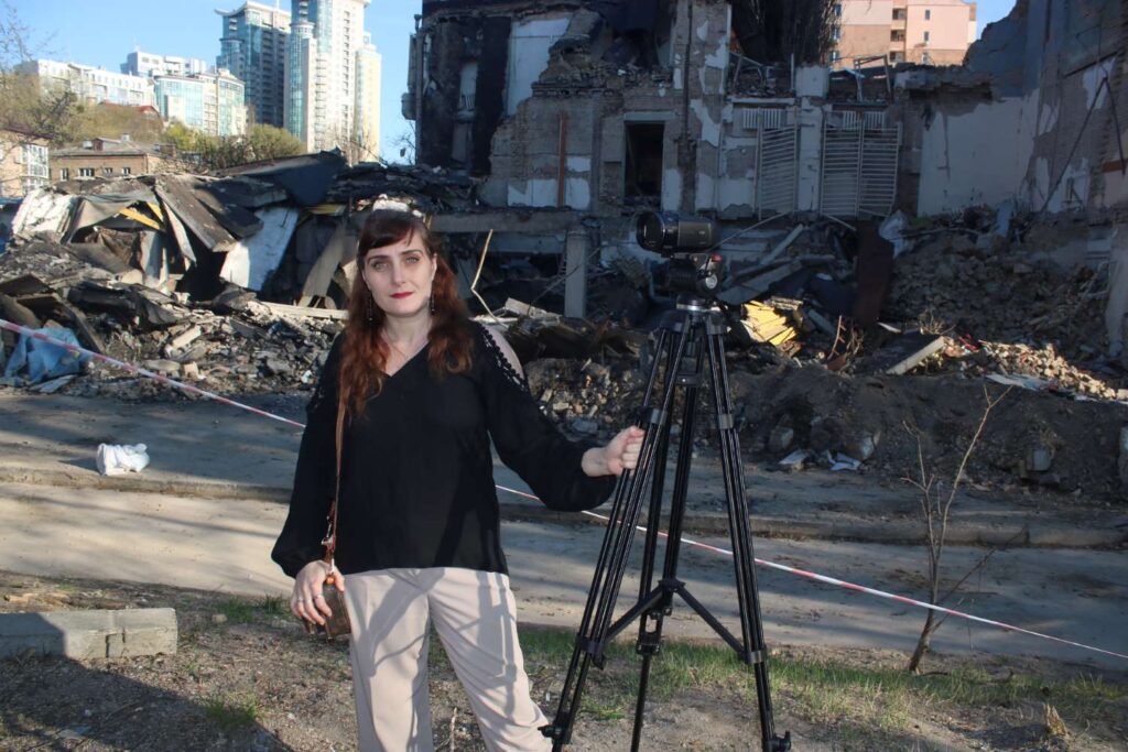 Спецрепортаж з події: Відома українська актриса та  кінорежисерка Юлія Сак презентувала авторську повнометражну стрічку “Україна - храм мого серця”