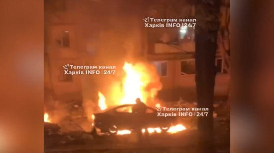 Внаслідок удару по Харкову загорілися багатоповерхівка та десяток автомобілів: відео