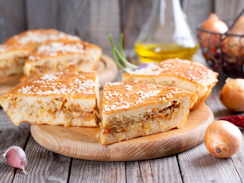 "Незрівнянно смачно!" Приготуйте пиріг із капустою без випікання