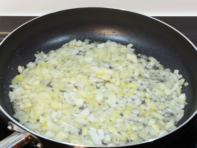 Змішайте це в одному пакеті – і смажена цибуля буде дуже смачною. Лайфхак, як зробити ідеальну засмажку Змішайте це в одному пакеті – і смажена цибуля буде дуже смачною. Лайфхак, як зробити ідеальну засмажку