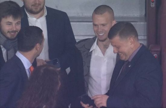 Залужний відвідав матч "Арсенал" – "Шахтар" у Лондоні та отримав подарунок від "гірників" (фото)