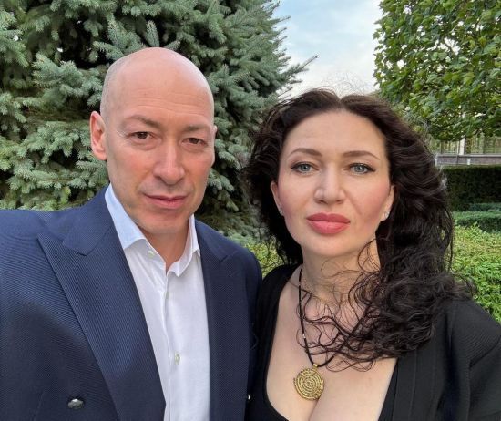 Дружина Гордона замилувала їхнім спільним романтичним фото і ніжно привітала чоловіка з 57-річчям