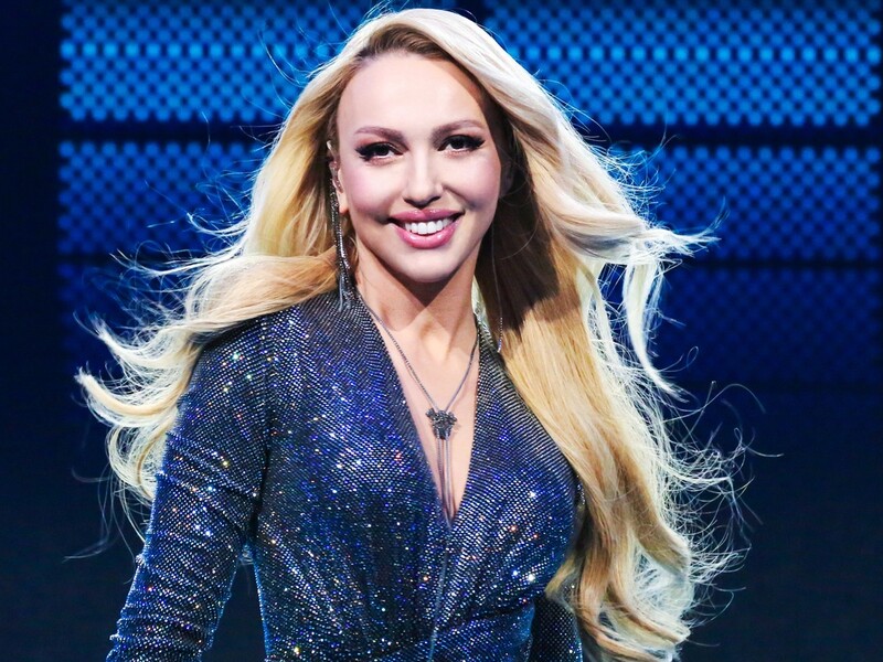 "Відстояла п'ять годин, щоб узяти автограф". Полякова назвала українську співачку, від якої фанатіла із 13 років