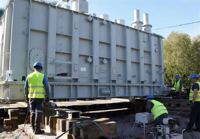 "Укренерго" отримало перший великий трансформатор: компанія очікує ще 20 "Укренерго" отримало перший великий трансформатор: компанія очікує ще 20