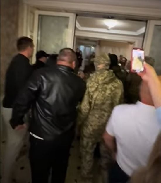 У Львові ТЦК увірвались на весілля в ресторан "Соната": святкували юристи ( фото, відео)