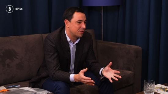 Елітні маєтки, квартири та офіси: рідня заступника Кличка скупила купу нерухомості