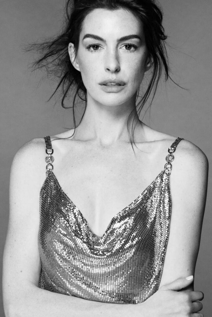 Енн Гетевей та Кілліан Мерфі знялися у кампейні Versace Icons Енн Гетевей та Кілліан Мерфі знялися у кампейні Versace Icons