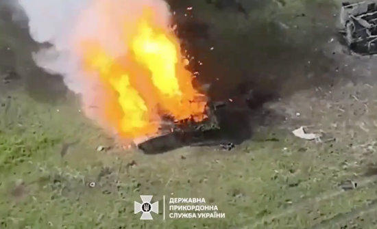 Росіяни встановлюють на "найкращі" танки Путіна триповерхову броню, але все марно – Forbes