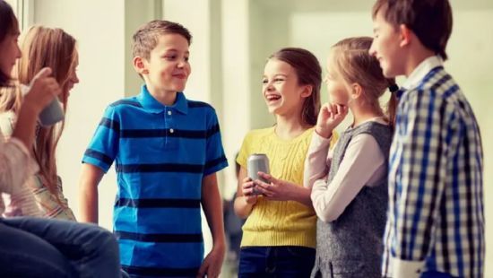 Учнів та вчителів можуть зобов'язати спілкуватися українською під час перерв: подробиці