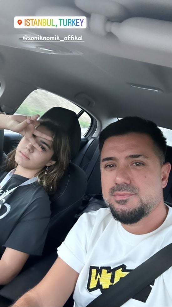 Ексчоловік Ані Лорак у Туреччині показався з їхньою 13-річною помітно підрослою донькою