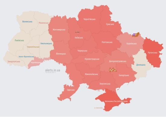 Ворог запустив ударні безпілотники: "почервоніла" майже вся Україна