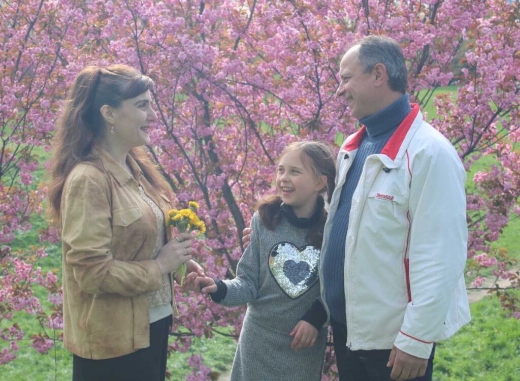 Спецрепортаж з події: Відома українська актриса та  кінорежисерка Юлія Сак презентувала авторську повнометражну стрічку “Україна - храм мого серця”