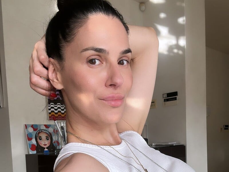 Перелізла через огорожу, пила вино й відпочивала. Опублікували відео Єфросиніної з Італії Перелізла через огорожу, пила вино й відпочивала. Опублікували відео Єфросиніної з Італії