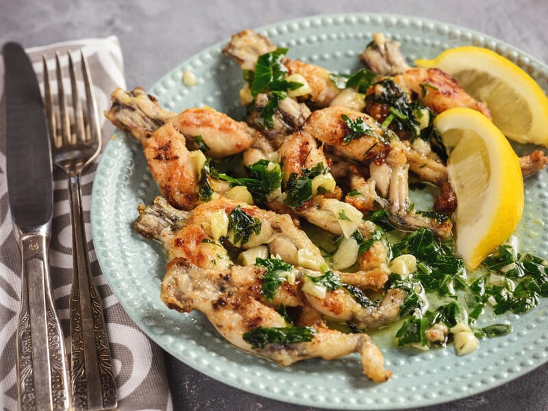 "Смак, що виходить за межі смачного". Як готувати жаб'ячі лапки