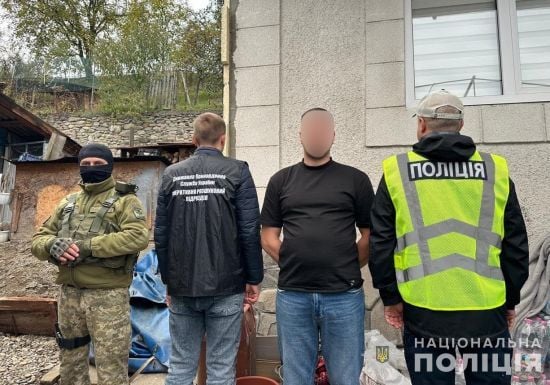 Поліція ліквідувала схему масового переправлення чоловіків за кордон