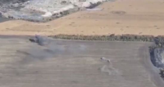 Бійці ЗСУ продемонстрували ефектну роботу їхнього танка по окупантах (відео)