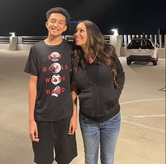 Підліток наклав на себе руки: батьки хлопця судяться з власником чат-бота з ШІ