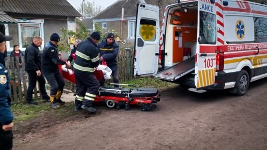 На Хмельниччині жінка впала в 7-метровий колодязь