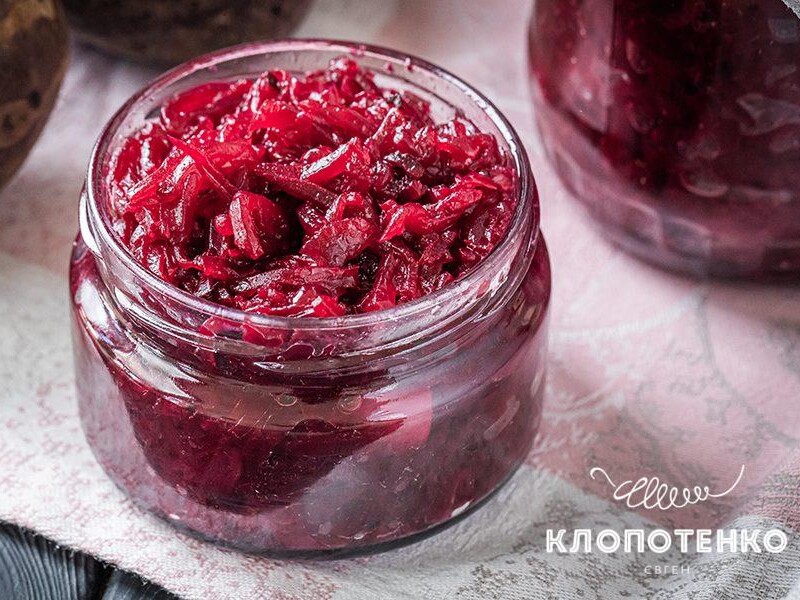 "ідеальний гарнір або самостійна страва". Салат із буряка на зиму. Рецепт