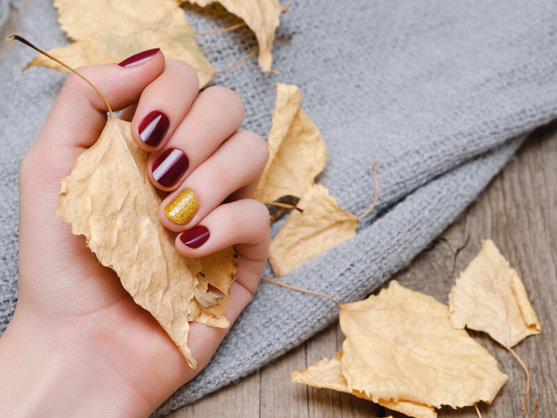 Який вигляд мають осінні відтінки лаку у двох варіантах манікюру. Відео Який вигляд мають осінні відтінки лаку у двох варіантах манікюру. Відео