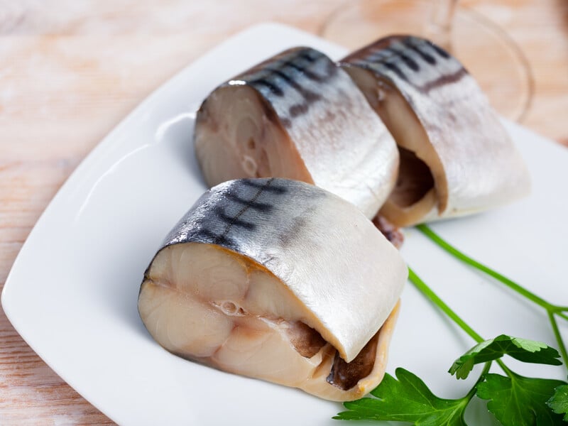 Складіть у ємність ці спеції – і скумбрія вийде "просто обалдєнна". Рецепт маринаду без води