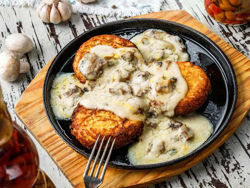 Не робіть такого з натертою картоплею – і мʼясні деруни залишаться пухкими Не робіть такого з натертою картоплею – і мʼясні деруни залишаться пухкими