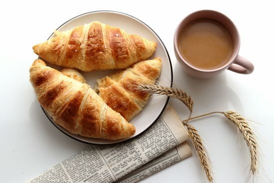 Розкрито основний секрет: чому французи вмочують круасан в каву