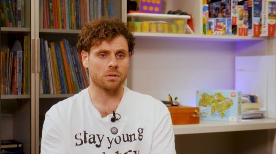 Відомий український актор шокував шрамами на руках від невдалої спроби вкоротити собі віку