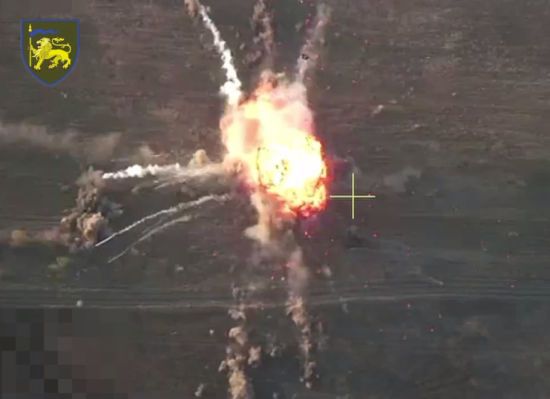 Вибухнув та розлетівся: український дрон феєрично знищив російський танк (відео)