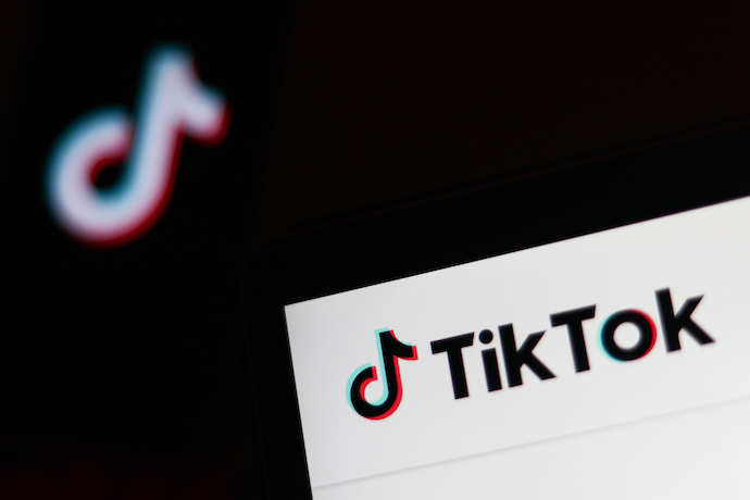 TikTok скорочує робочі місця через штучний інтелект