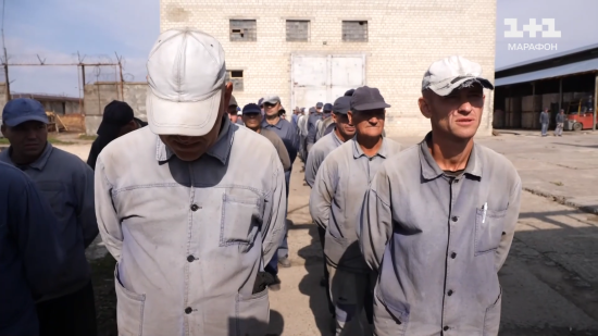 "Путін - найвеличніша людина": про що полонені окупанти говорять у таборі на заході України (фото, відео)