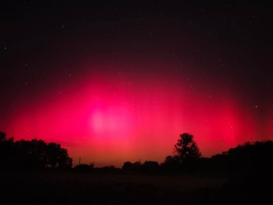 Небо над Україною забарвилося у рожевий колір: що сталося (фото)