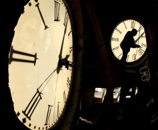 Чому науковці вважають недоцільним переведення годинників: біологиня дала відповідь