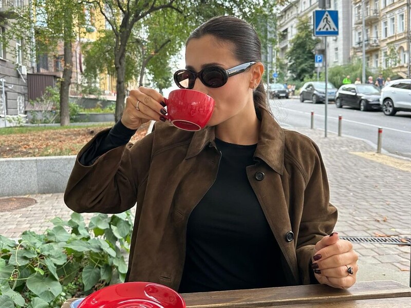Дочка мера Дніпра показала, у чому вийшла на осінню прогулянку Дочка мера Дніпра показала, у чому вийшла на осінню прогулянку