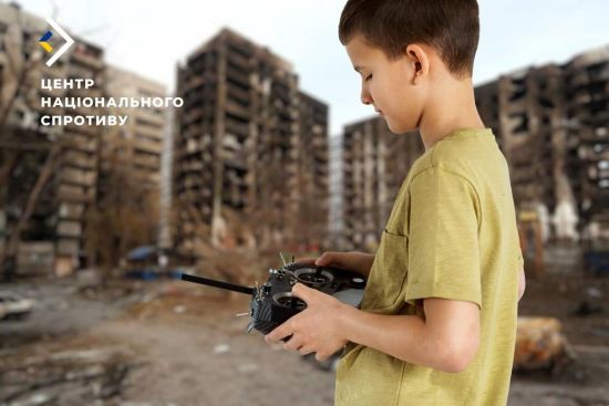 На окупованій Херсонщині учнів примусово навчають керувати безпілотниками