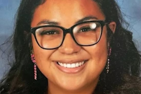 Вчителька займалася сексом із 12 хлопчиками, заманюючи їх вейпами: вона стверджує, що вагітна