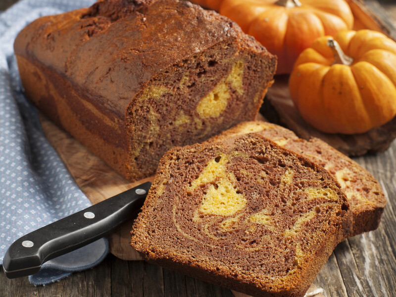 Пряний гарбузовий кекс із шоколадом – легкий рецепт за чотири кроки