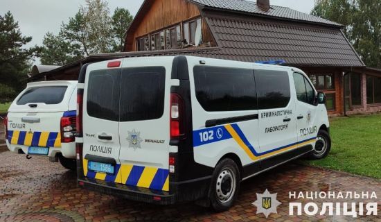 На Львівщині поліція розслідує загадкове вбивство подружжя у будинку 