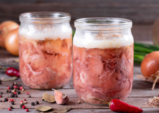 Врятує під час вимкнень електроенергії: рецепт смачної тушкованки з кашою