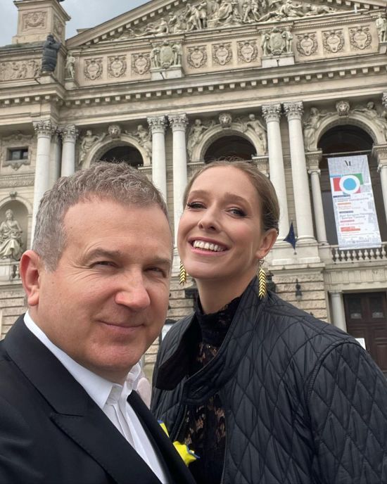 Юрій Горбунов замилував фото з дружиною Осадчою та їхніми двома дітьми: "Квартет"