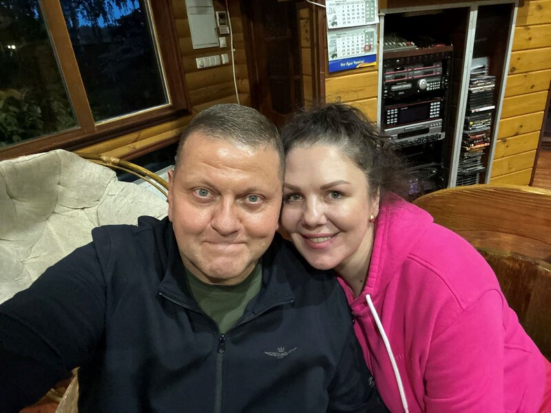 "Тепло осені. У кожного своє". Залужний зробив свіже селфі з дружиною на прогулянці в лондонському парку "Тепло осені. У кожного своє". Залужний зробив свіже селфі з дружиною на прогулянці в лондонському парку