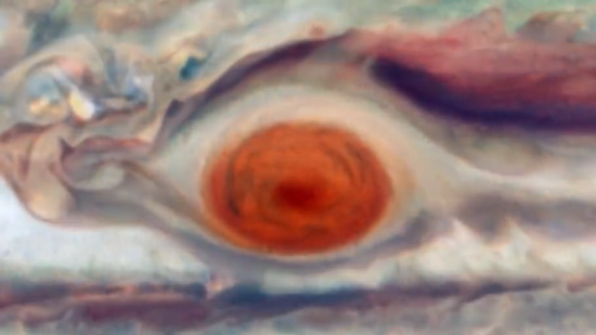 Найбільший шторм у Сонячній системі несподівано змінює рух: що відомо