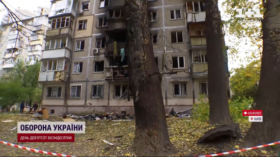 Обстріл Києва "Шахедами": жителі багатоповерхівки розповіли, як їх врятувало дерево (фото, відео)