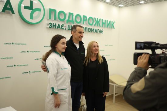 Мережа аптек “Подорожник” відкрила кабінет для вакцинації – першим щеплення отримав очільник МОЗ Віктор Ляшко