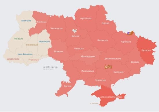 Україною кружляють ворожі безпілотники: названо напрямок руху та кількість дронів