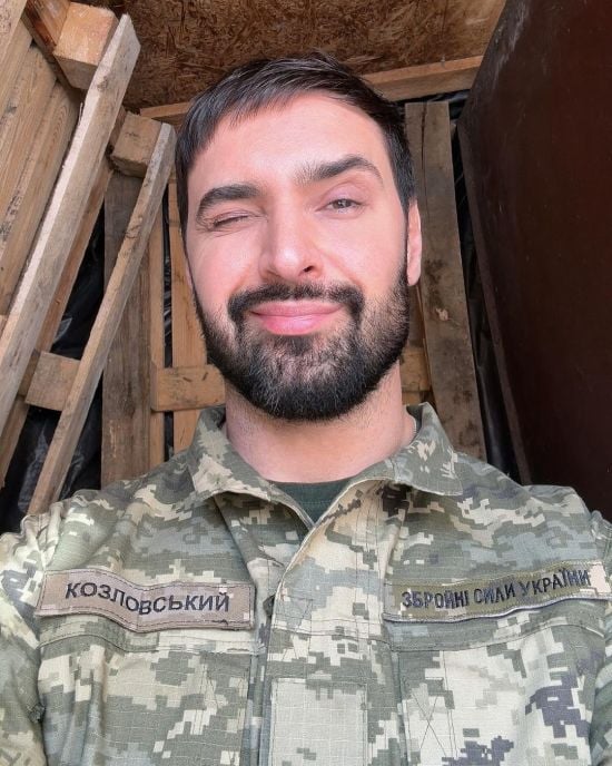 Віталій Козловський показав архівне фото з батьками та який вигляд мав у дитинстві